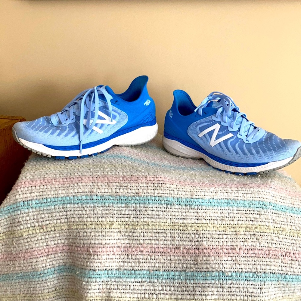 Blue new balance sneakers women’s 9 1/2 - Picture 5 of 10